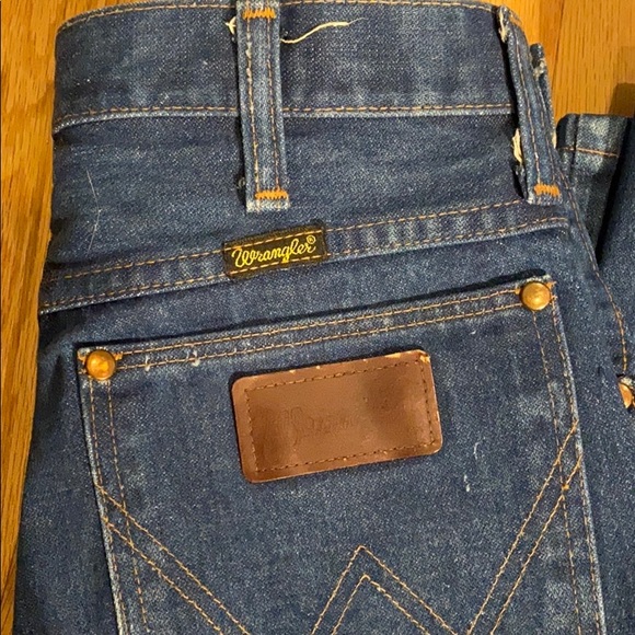 Vintage Distressed high Rise Cowboy Cut Wrangler - Picture 3 of 14